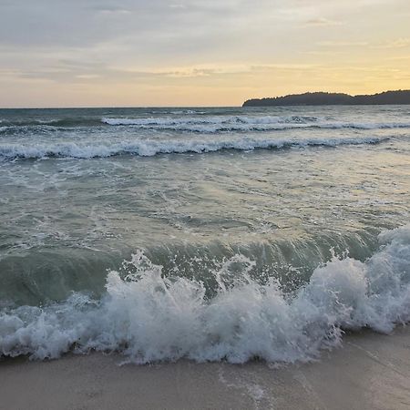 Хостел Lucky Sun Saracen Bay Ко-Ронг-Самлоем Екстер'єр фото