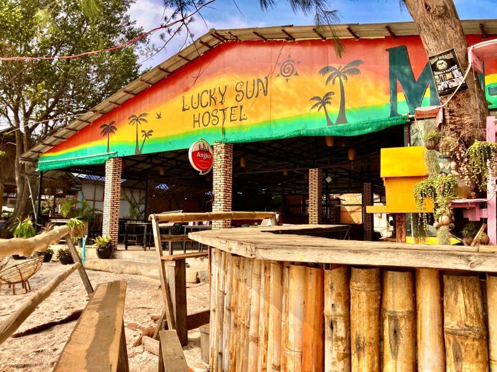Хостел Lucky Sun Saracen Bay Ко-Ронг-Самлоем Екстер'єр фото